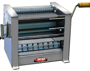 SOBADORA manual con fideero y raviolero